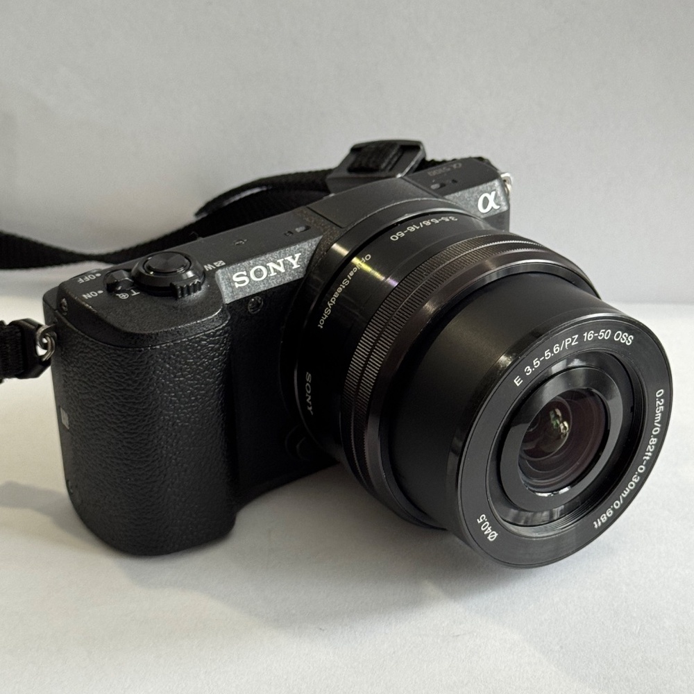 Sony a5100 *BUNDLE* 16-50mm Lens Camera with 3-Inch Flip Up LCD w/accessories